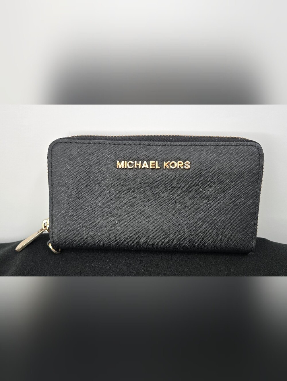 MICHAEL KORS Black Zip-Around Wallet